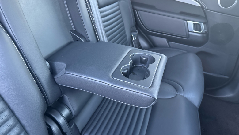 Land Rover Discovery 3.0 D250 R-Dynamic SE 5dr Auto Diesel Station Wagon